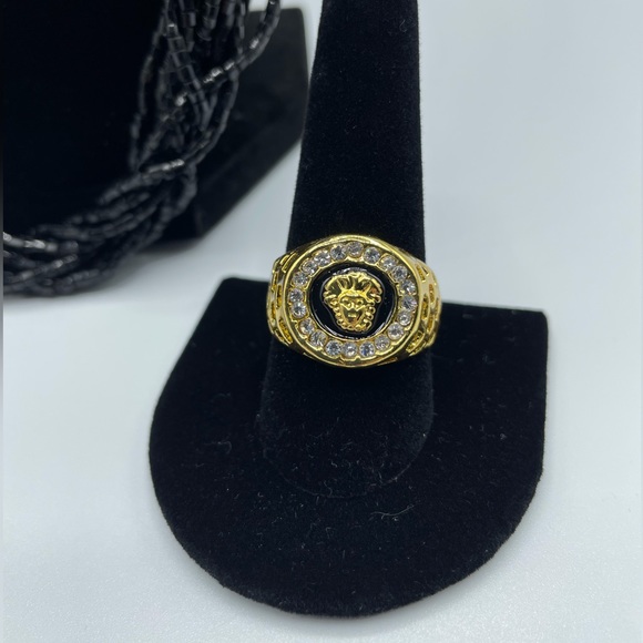 Gold Lion Ring with crystals - Picture 3 of 7